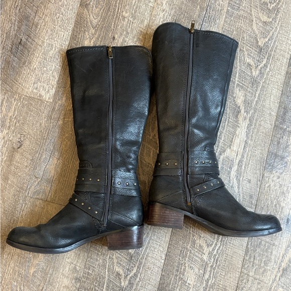 UGG Brown Heeled Boots Timeless Design - Picture 2 of 4